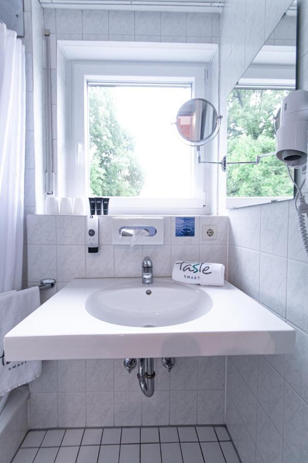 Taste Smart Hotel Бакнанґ Екстер'єр фото